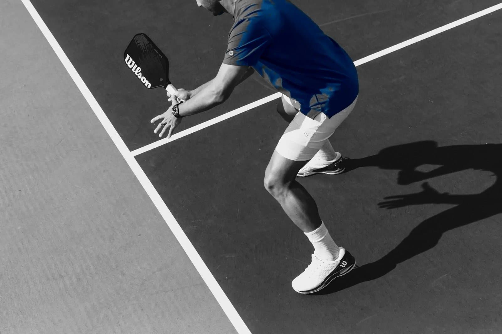 Người chơi pickleball mặc đồ Shamdi trên sân